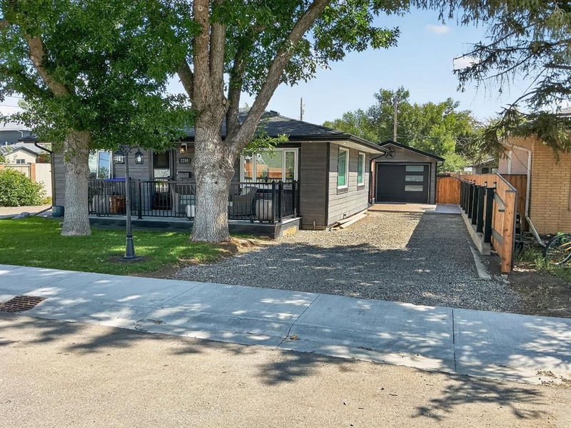 2209 14 Street