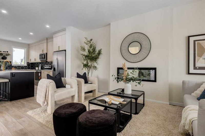 88 Bluerock Terrace SW, Alpine Park — interior photo