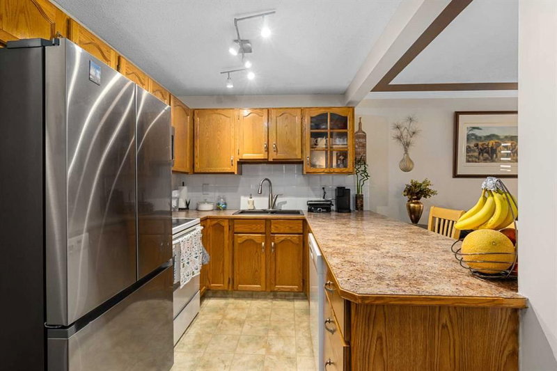 160 Millview Green SW, Millrise — interior photo 5