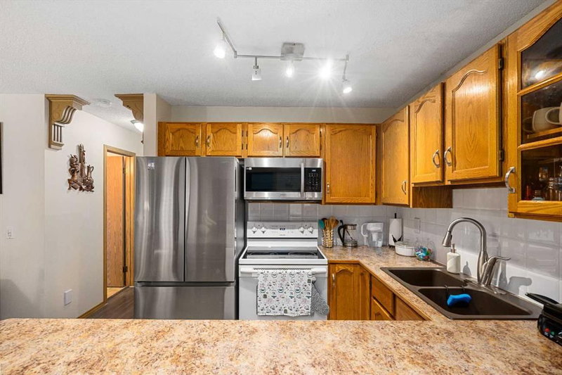 160 Millview Green SW, Millrise — interior photo 6