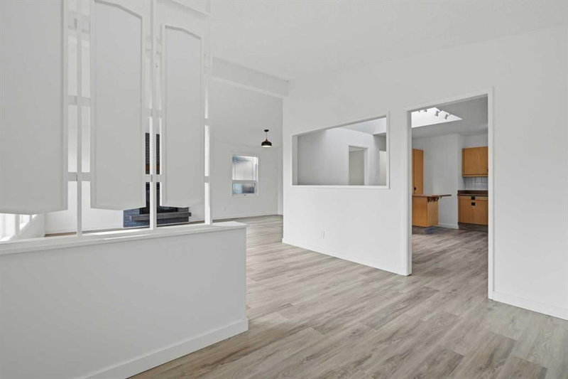 731 Queensland Drive SE, Queensland — interior photo 5