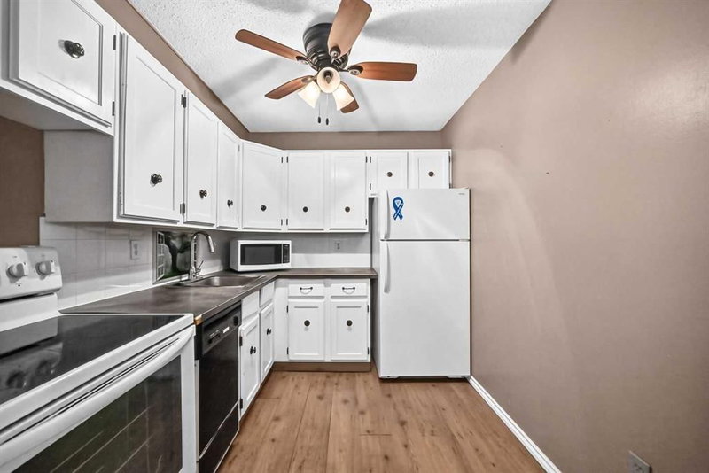 9106, 315 Southampton Drive SW, Southwood — interior photo