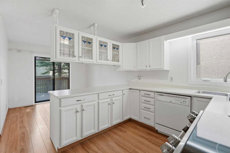 30 Sandarac Circle NW, Sandstone Valley — interior photo 5