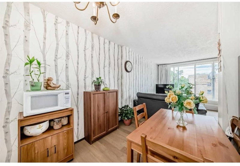 305, 635 57 Avenue SW, Windsor Park — interior photo