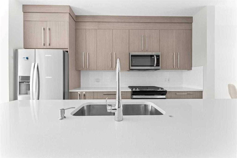 919 Walgrove Boulevard SE, Walden — interior photo 5