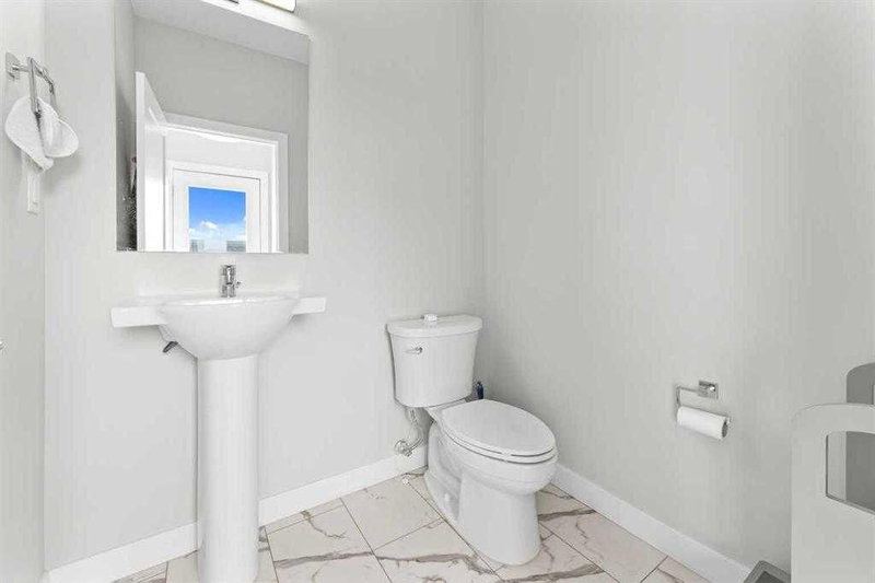 919 Walgrove Boulevard SE, Walden — interior photo 6