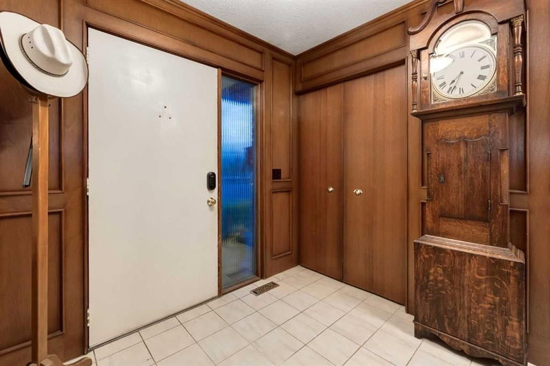 544 BROOKMERE Crescent SW, Braeside — interior photo 7
