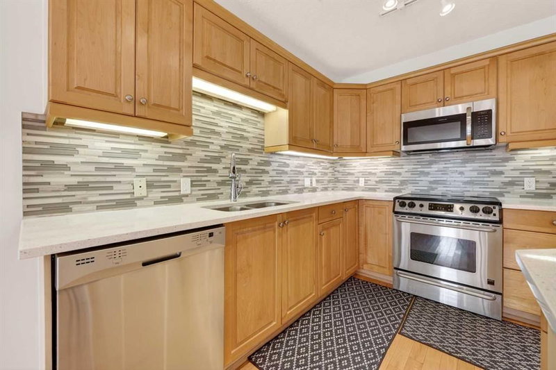 208, 630 10 Street NW, Sunnyside — interior photo 5