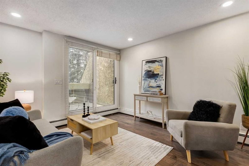 3, 906 4 Avenue NW, Sunnyside — interior photo