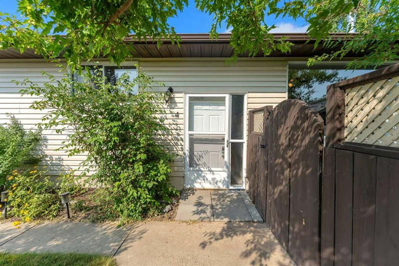 4 Big Springs Green SE