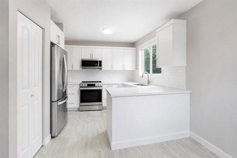115 Abingdon Crescent NE, Abbeydale — interior photo 6