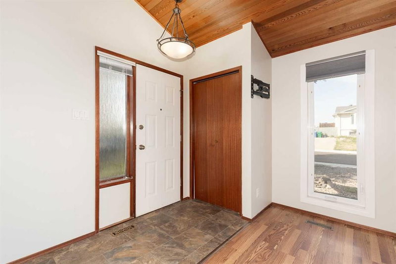 196 Mt Crandell Crescent W