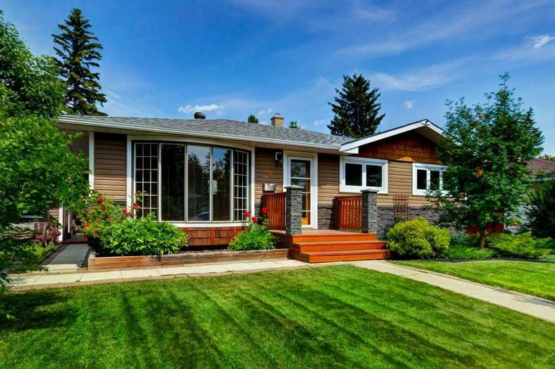 48 Hillary Crescent SW