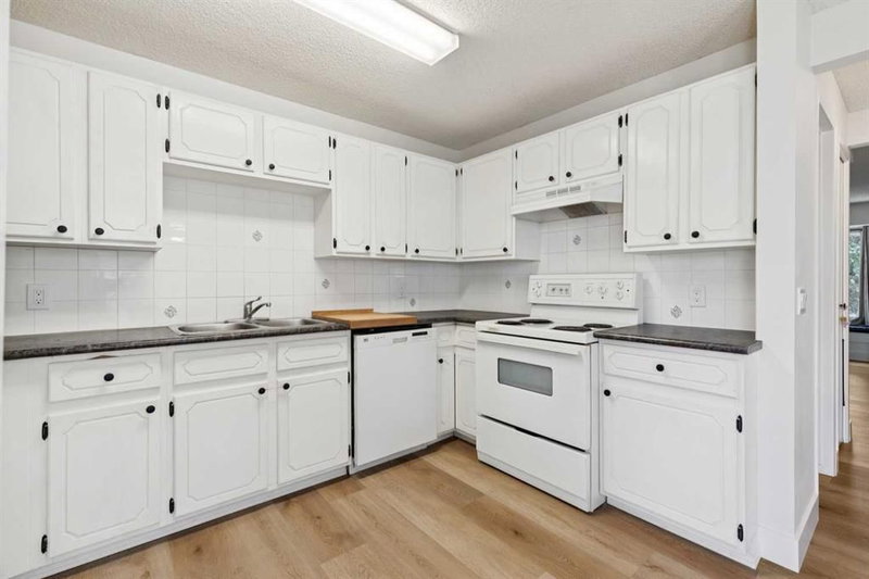 91 Deerfield Drive SE, Deer Ridge — interior photo 6