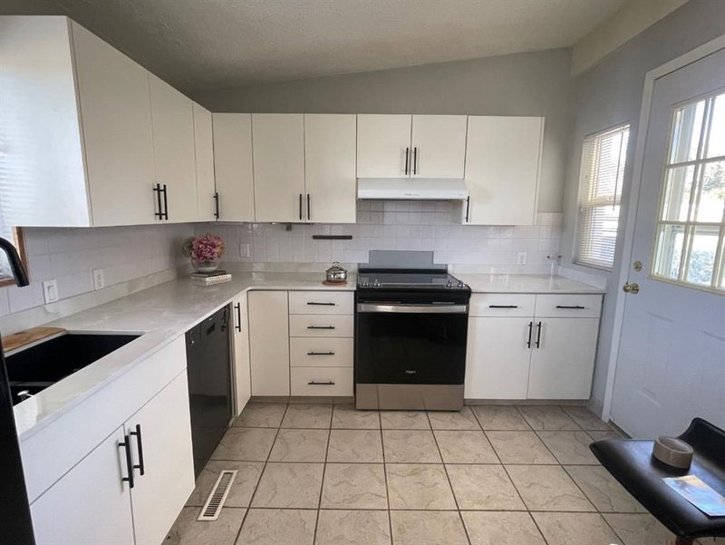 116 Selkirk Drive SW, Southwood — interior photo 6