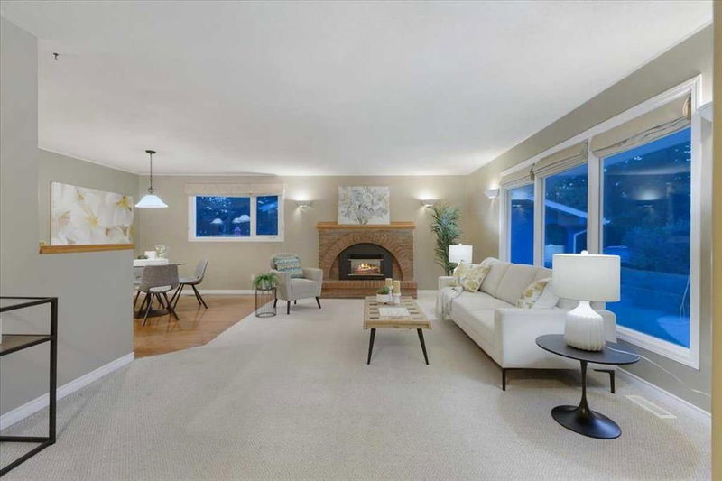 124 Oakmoor Place SW, Oakridge — interior photo