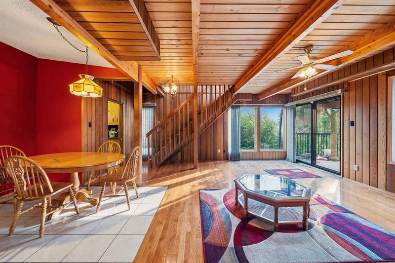 15 Glenview Drive SW, Glendale — interior photo