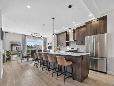 307 Royal Elm Road NW