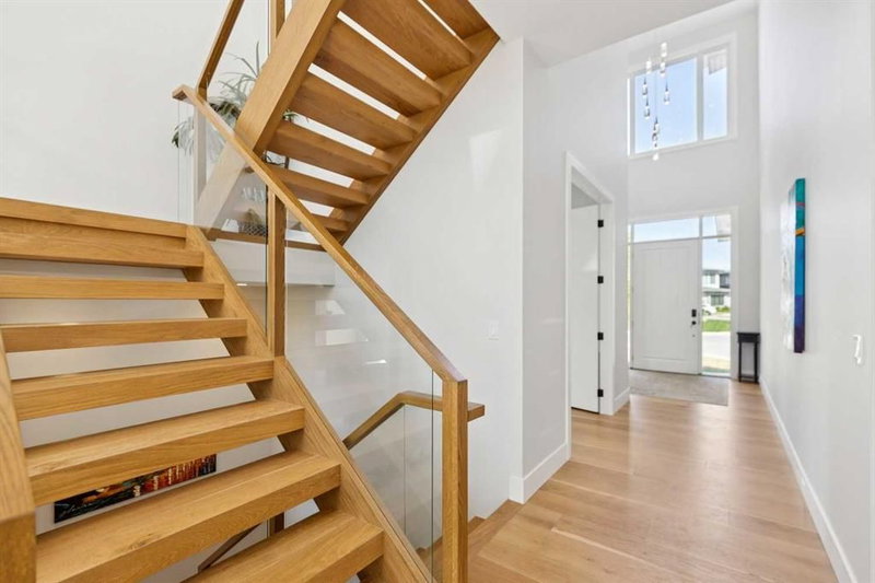 23 Elveden Park SW, Springbank Hill — interior photo