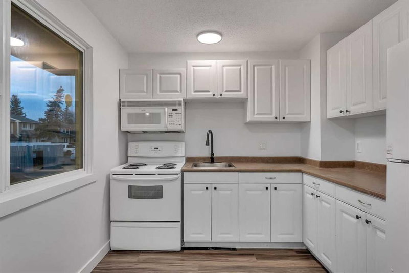 429 Georgian Villas NE, Marlborough Park — interior photo 5