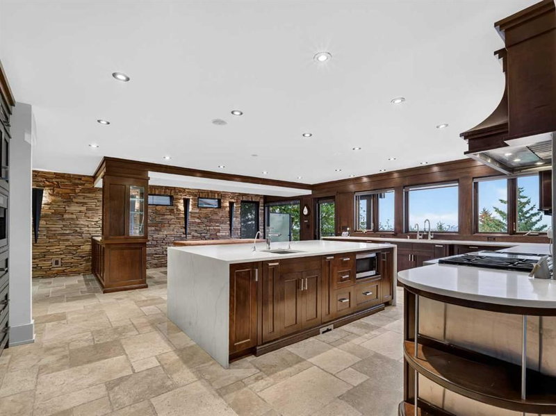 2724 Signal Ridge View SW, Signal Hill — interior photo