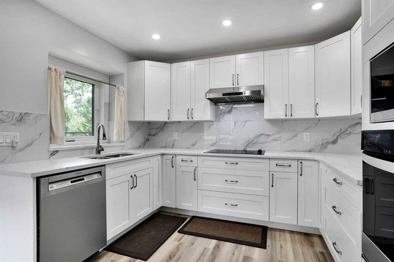 16 Sun Harbour Crescent SE, Sundance — interior photo 5