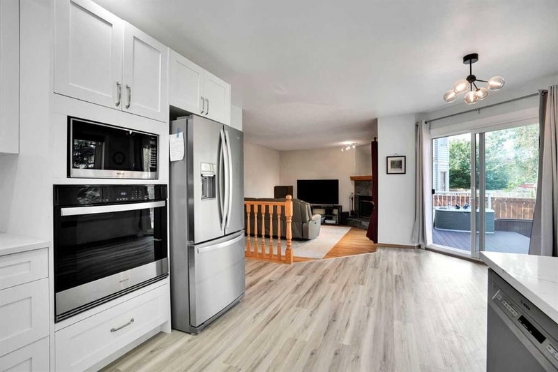 16 Sun Harbour Crescent SE, Sundance — interior photo 6