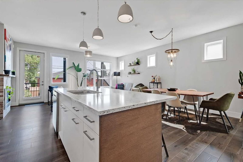 2, 1936 25A Street SW, Richmond — interior photo 5