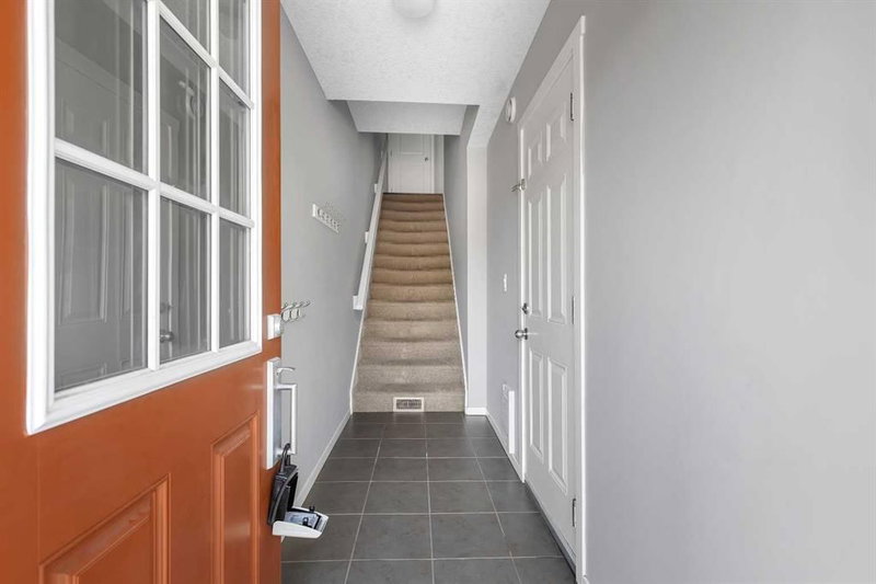 79 Evansview Gardens NW, Evanston — interior photo