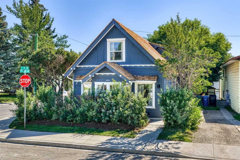 Detached at 3222 1 Street NE, Tuxedo Park — listing photo