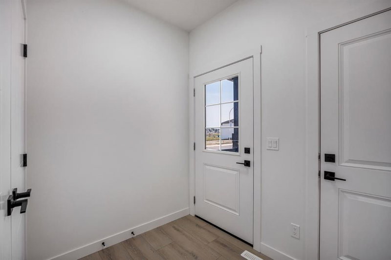 140 Lakewood Crescent, Lakewood — interior photo
