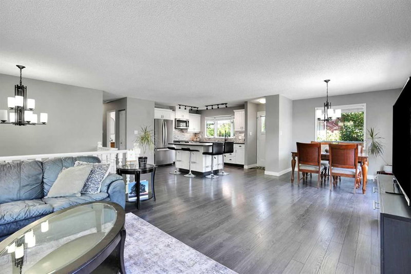 9667 Oakhill Drive SW, Oakridge — interior photo 6