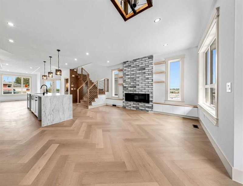 121 42 Avenue NE, Highland Park — interior photo 7