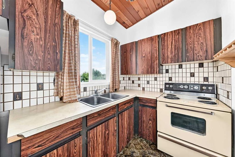 2652 Oakmoor Drive SW, Oakridge — interior photo
