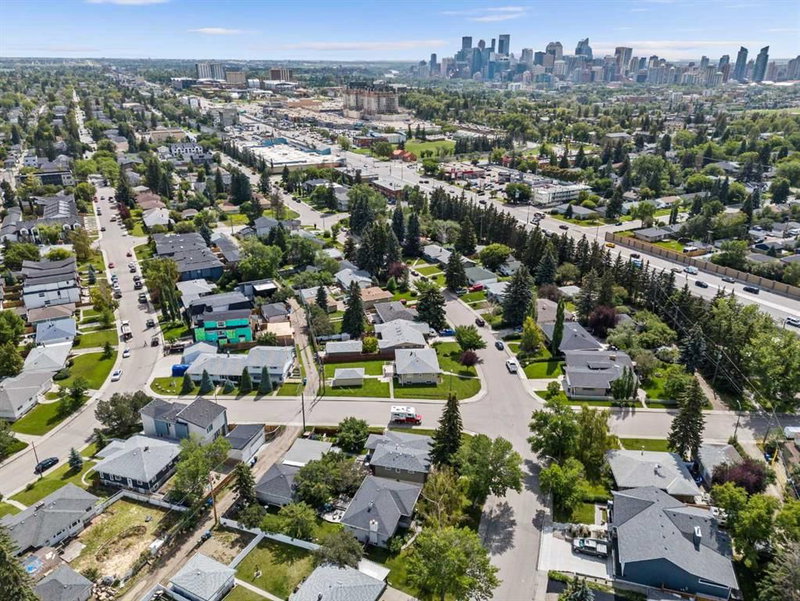2140 Halifax Crescent NW, Banff Trail — interior photo