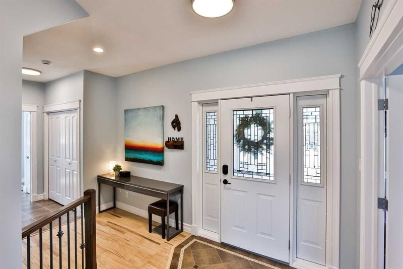 19 Canyoncrest Court W
