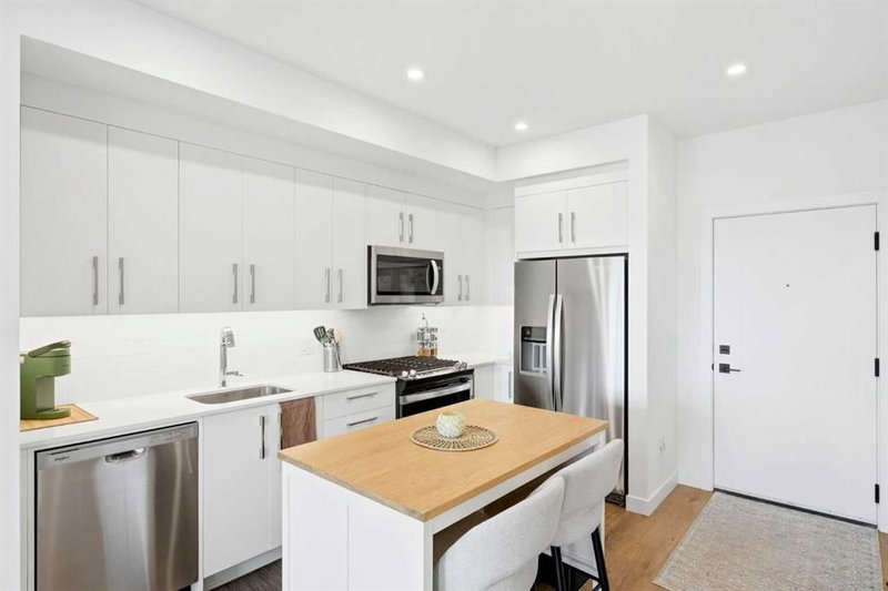 338, 110 18A Street NW, West Hillhurst — interior photo 6