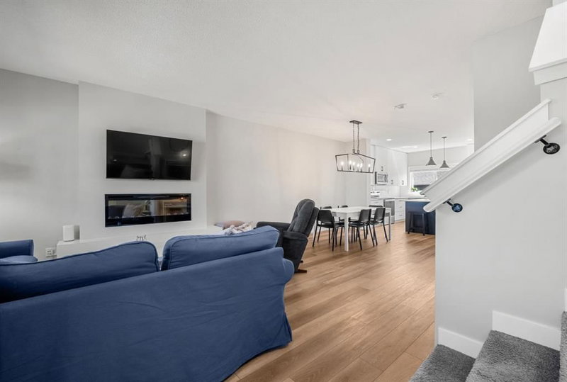 102 Midgrove SW