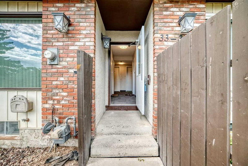 33, 175 Manora Place, Marlborough Park — interior photo