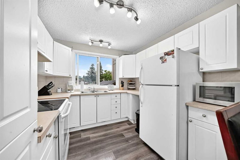 33, 175 Manora Place, Marlborough Park — interior photo 5