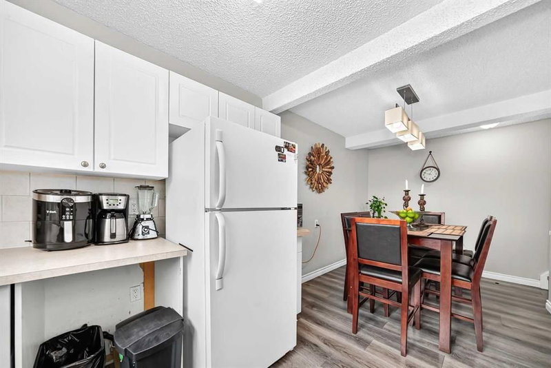33, 175 Manora Place, Marlborough Park — interior photo 7