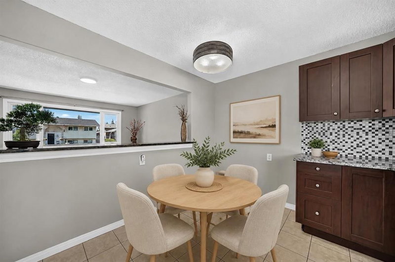 80 Pensville Road SE, Penbrooke Meadows — interior photo