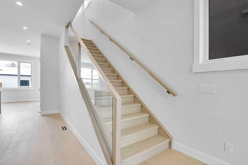 2823 29 Street SW, Killarney/Glengarry — interior photo 6