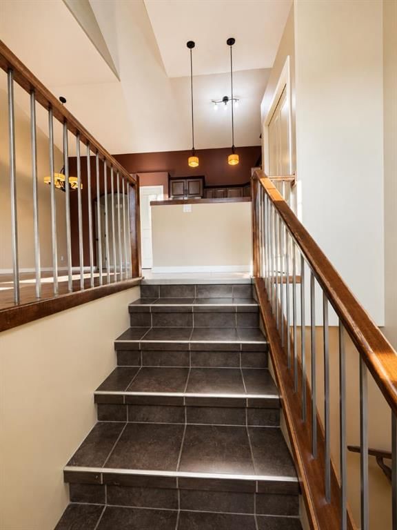 89 Lynx Road N