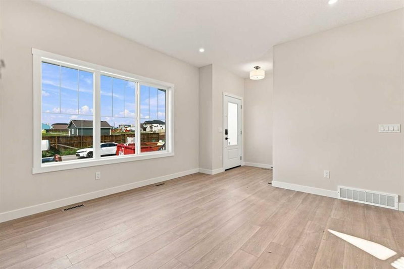 92 Buffaloberry Manor SE, Ricardo Ranch — interior photo 5