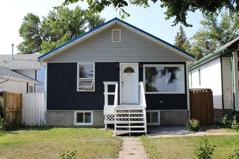 23 Pine Avenue W