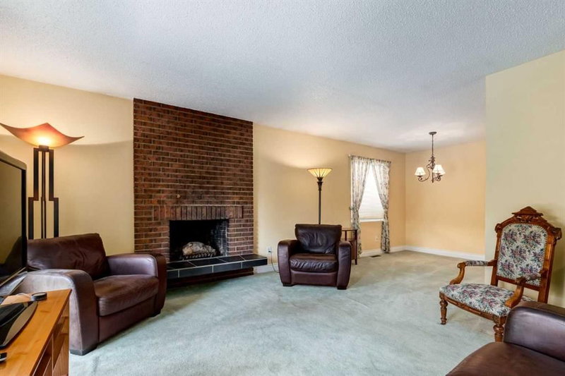 2512 106 Avenue SW, Cedarbrae — interior photo 5
