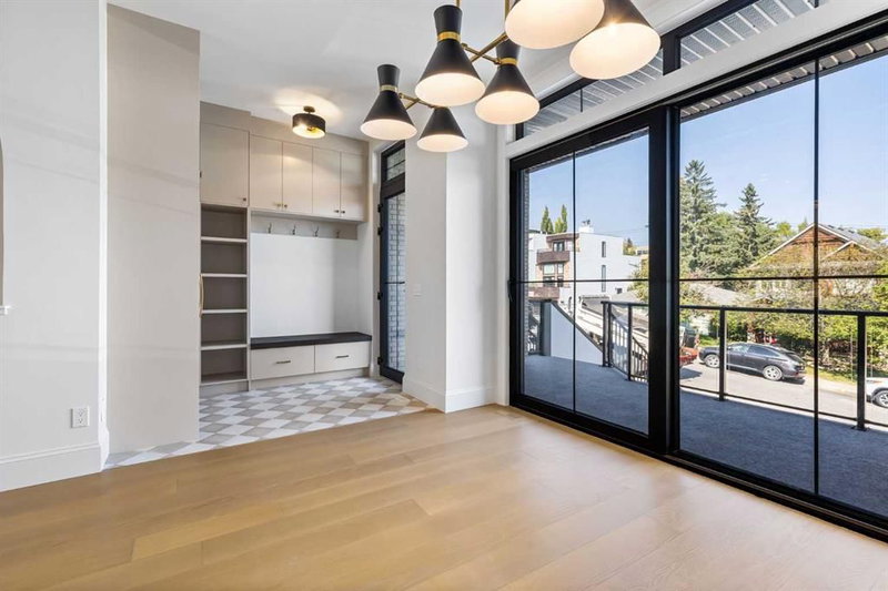 2011 28 Avenue SW, South Calgary — interior photo 5