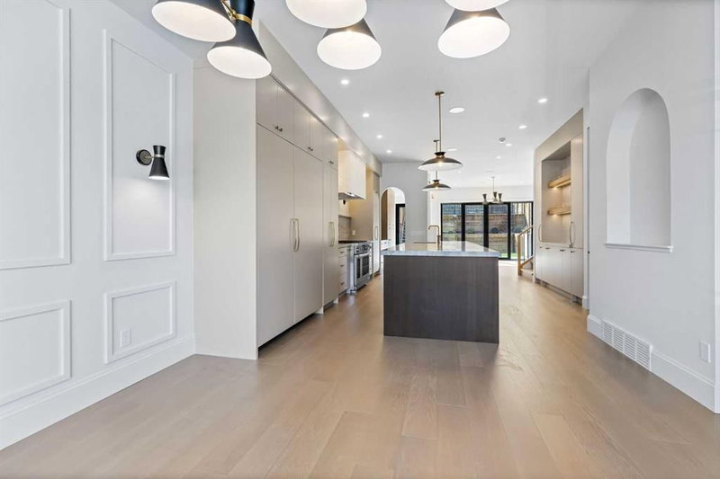 2011 28 Avenue SW, South Calgary — interior photo 7
