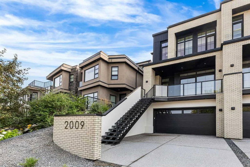 2009 28 Avenue SW, South Calgary — photo 3